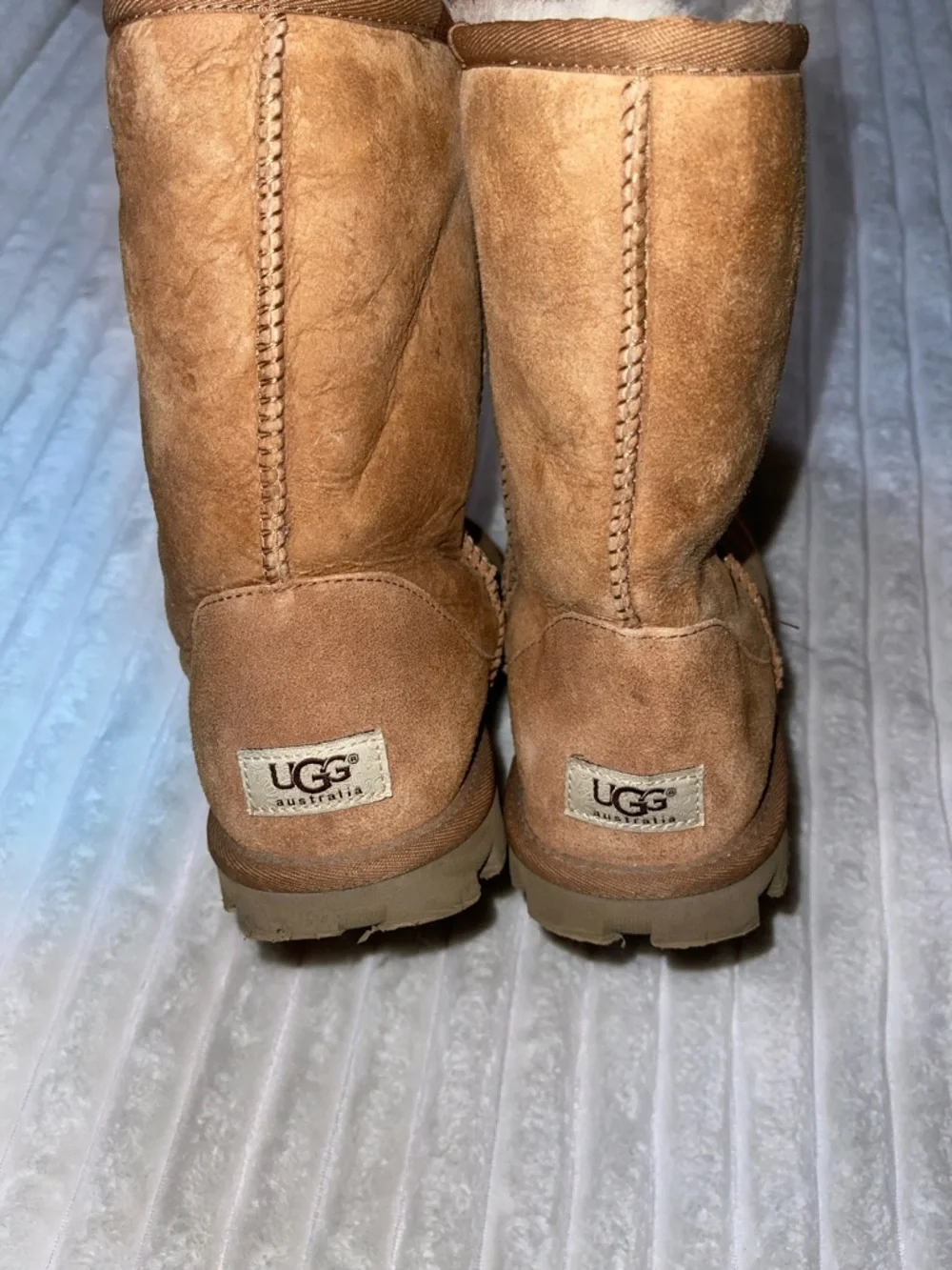 UGG Essential Short Classic Boot | Size 10